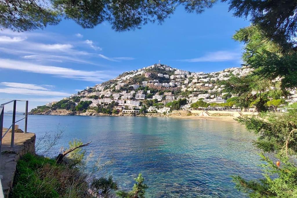 Sunsetmare Vacational Apartment Ρόζες Εξωτερικό φωτογραφία