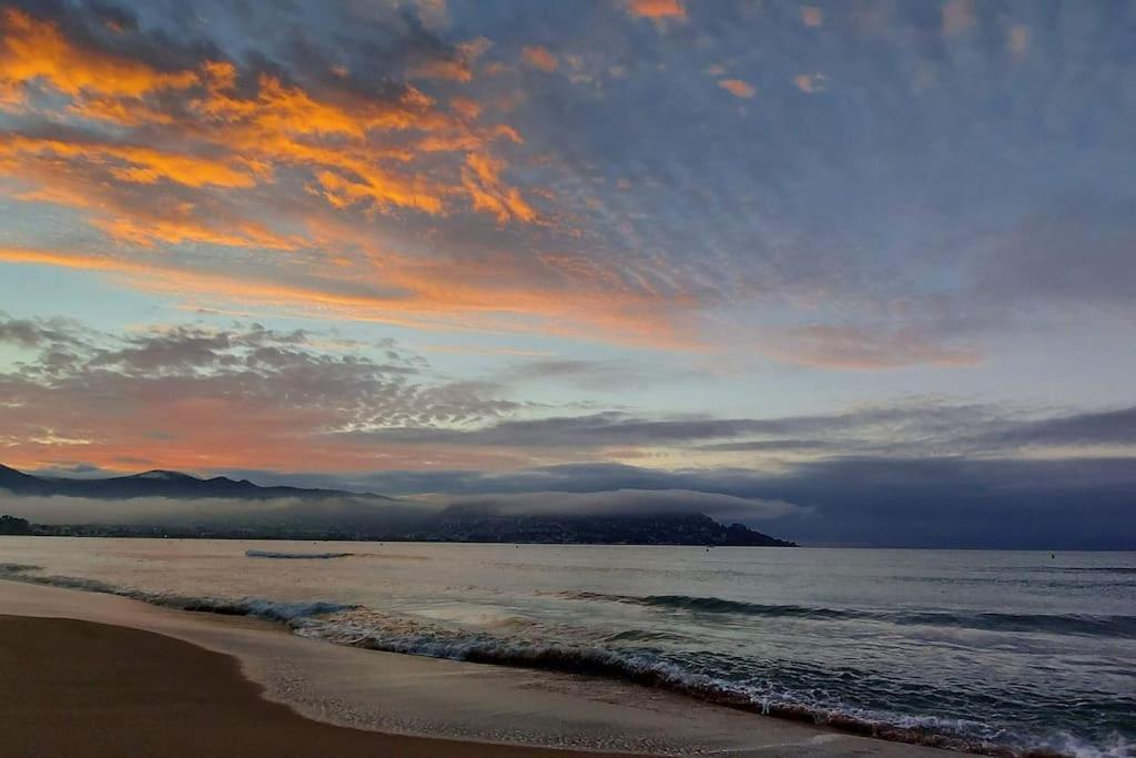 Sunsetmare Vacational Apartment Ρόζες Εξωτερικό φωτογραφία