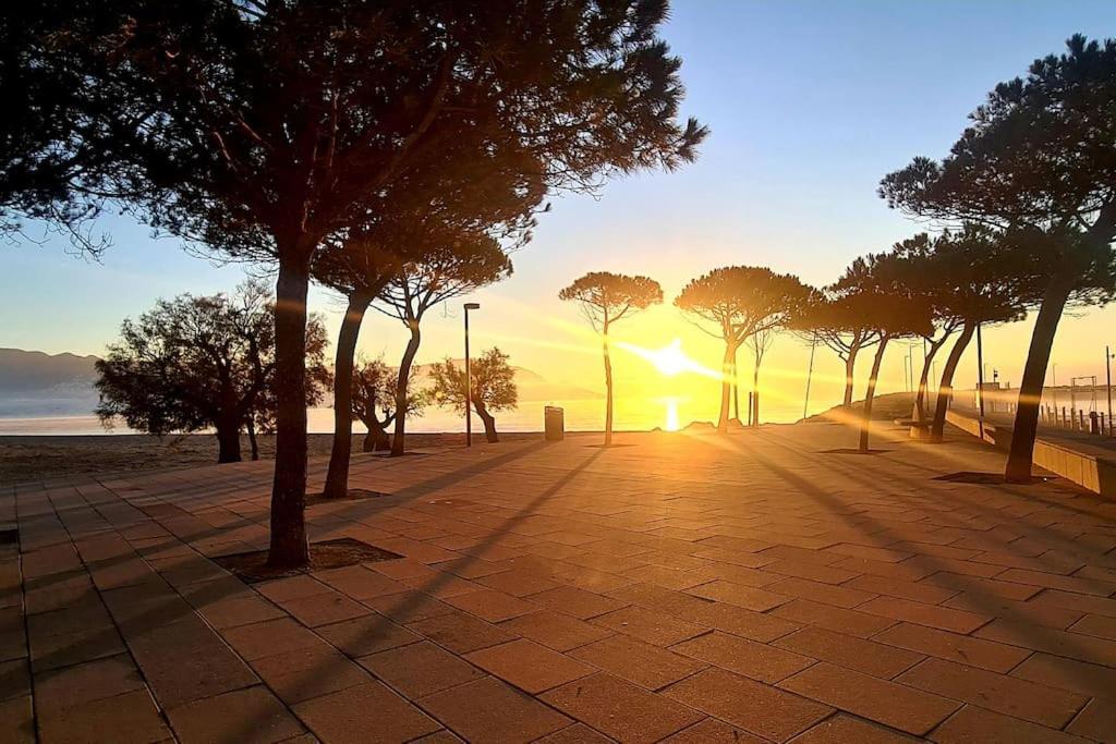 Sunsetmare Vacational Apartment Ρόζες Εξωτερικό φωτογραφία