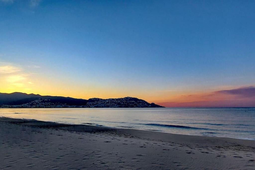 Sunsetmare Vacational Apartment Ρόζες Εξωτερικό φωτογραφία