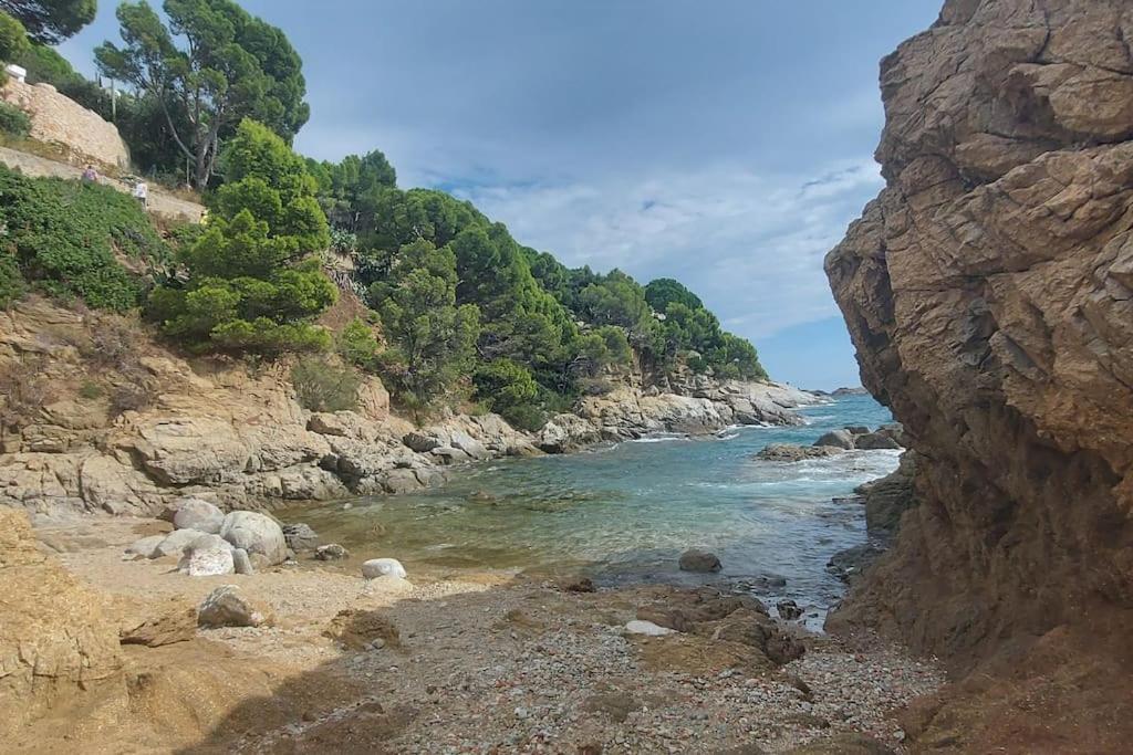 Sunsetmare Vacational Apartment Ρόζες Εξωτερικό φωτογραφία