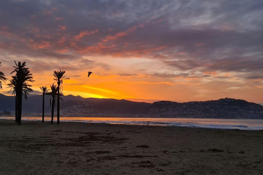Sunsetmare Vacational Apartment Ρόζες Εξωτερικό φωτογραφία
